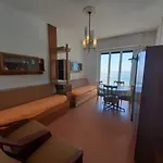 公寓 Attico Sul Mare Con Balcone Sulla E Terrazza Solarium Di 25 Mq *