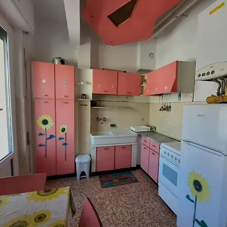 Attico Sul Mare Con Balcone Sulla E Terrazza Solarium Di 25 Mq * Pietra Ligure