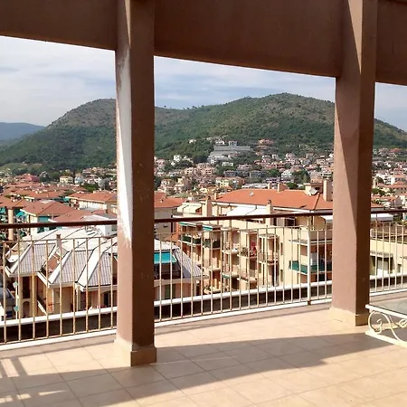 Attico Sul Mare Con Balcone Sulla E Terrazza Solarium Di 25 Mq Appartement Pietra Ligure