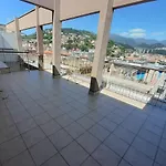 Attico Sul Mare Con Balcone Sulla E Terrazza Solarium Di 25 Mq Appartement *