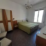 Attico Sul Mare Con Balcone Sulla E Terrazza Solarium Di 25 Mq Appartement