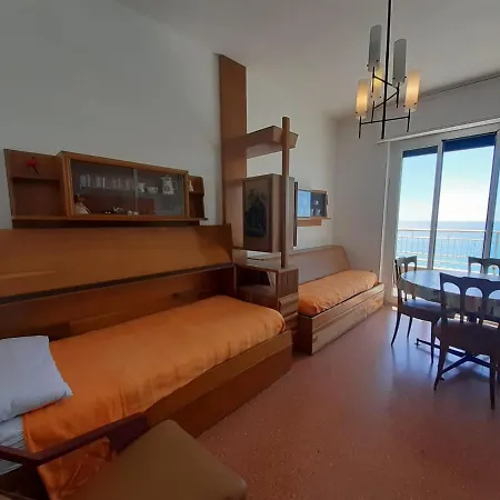 Attico Sul Mare Con Balcone Sulla Spiaggia E Terrazza Solarium Di 25 Mq Apartment