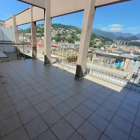 Attico Sul Mare Con Balcone Sulla Spiaggia E Terrazza Solarium Di 25 Mq Apartment *