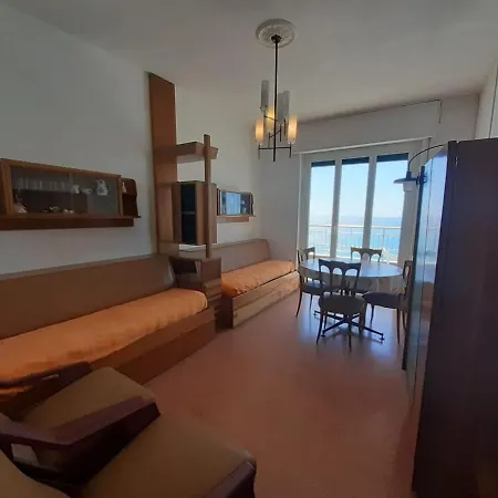 アパート Attico Sul Mare Con Balcone Sulla E Terrazza Solarium Di 25 Mq *