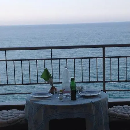 Apartment Attico Sul Mare Con Balcone Sulla Spiaggia E Terrazza Solarium Di 25 Mq *