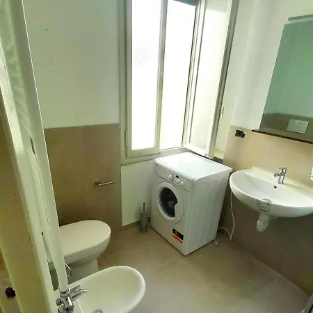 Attico Sul Mare Con Balcone Sulla E Terrazza Solarium Di 25 Mq アパート *