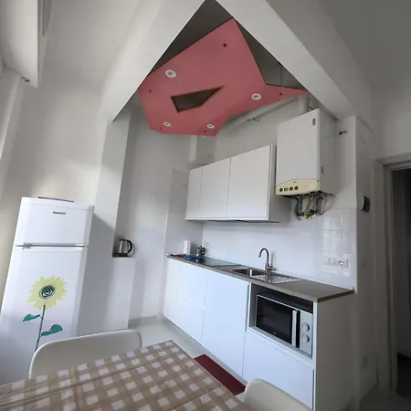 Attico Sul Mare Con Balcone Sulla E Terrazza Solarium Di 25 Mq Appartement Pietra Ligure