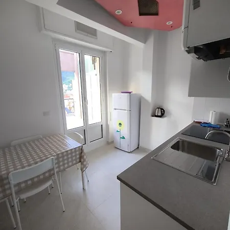 Appartement Attico Sul Mare Con Balcone Sulla E Terrazza Solarium Di 25 Mq Pietra Ligure