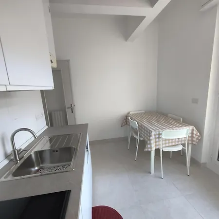 Attico Sul Mare Con Balcone Sulla E Terrazza Solarium Di 25 Mq *