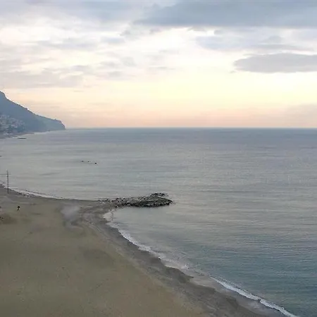 شقة Attico Sul Mare Con Balcone Sulla E Terrazza Solarium Di 25 Mq *