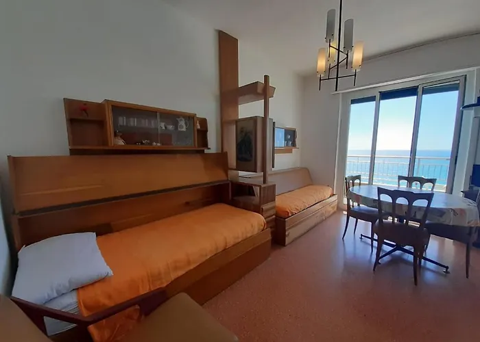 Attico Sul Mare Con Balcone Sulla E Terrazza Solarium Di 25 Mq Διαμέρισμα