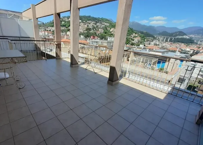 Attico Sul Mare Con Balcone Sulla E Terrazza Solarium Di 25 Mq Διαμέρισμα *