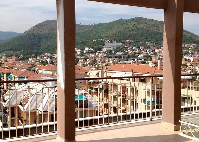 Attico Sul Mare Con Balcone Sulla E Terrazza Solarium Di 25 Mq דירה פייטרה ליגורה